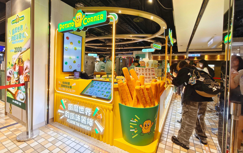 Potato Corner進駐台北信義區商場統一時代的B2美食街。(圖/魏妤靜攝)