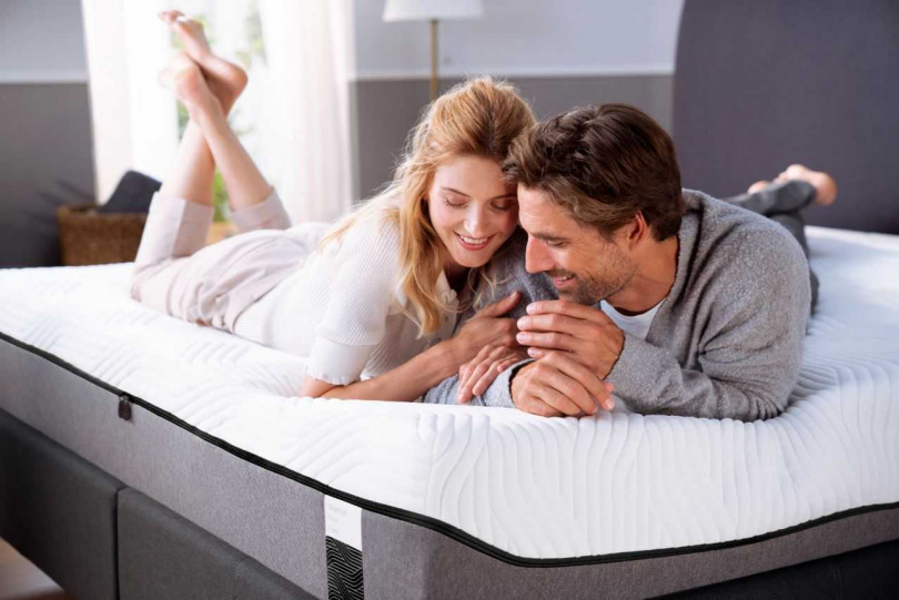 TEMPUR丹普床墊的TEMPUR新奢華25公分雙人床墊，優惠價196,800元。