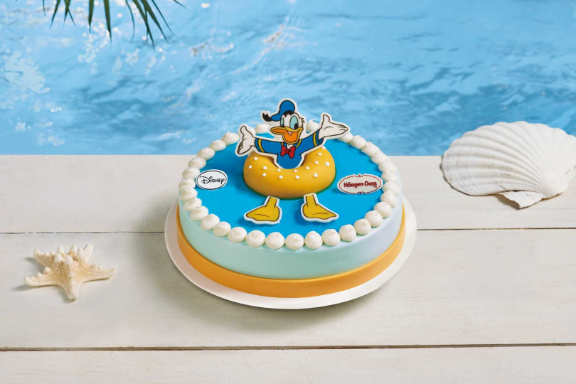 另一款迪士尼系列蛋糕「Cool夏唐老鴨」採用鮮艷搶眼的配色呼應充滿活力的夏天。