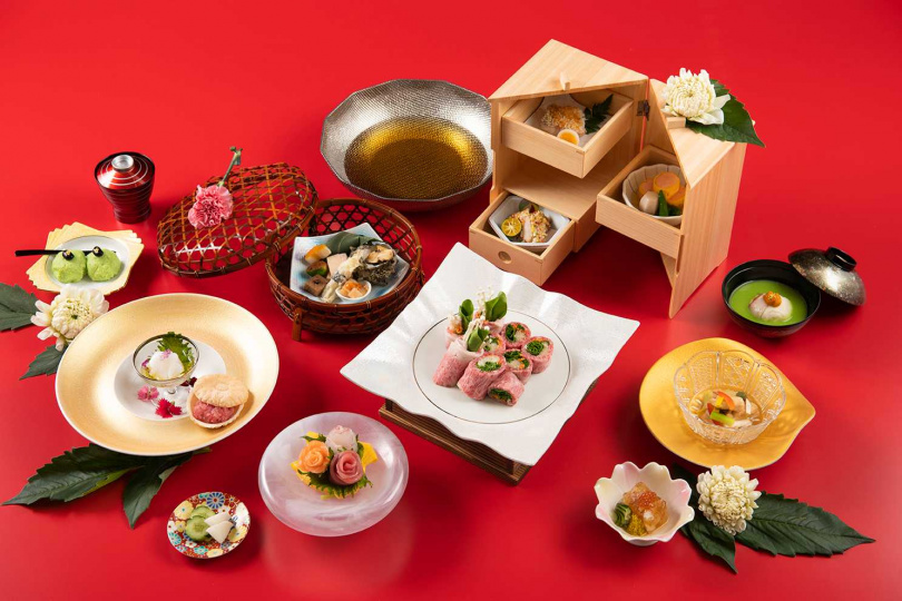 JR東日本大飯店台北HAYASE日本料理母親節套餐使用秋田和牛包覆季節鮮蔬的「和牛千草鍋」及「花束壽司」獻給媽媽。