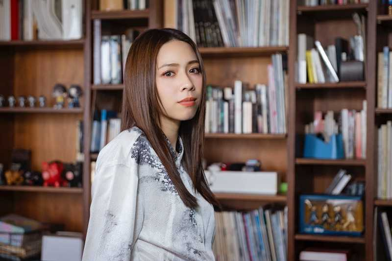 因為太常搭飛機，犬青連跟家人出國玩都感覺像要去工作。（圖／楊澍攝）