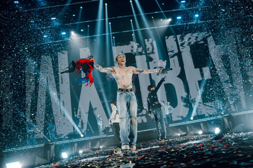 Tyson Yoshi大秀健壯身材。(圖/Just Kidding Limited提供)