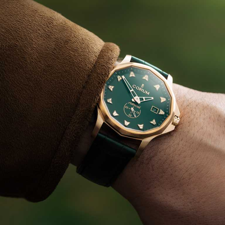 CORUM「Admiral 42 Automatic Bronze」海軍上將系列青銅腕錶，海洋綠款，青銅合金錶殼，40mm╱163,000元。（圖╱CORUM提供）