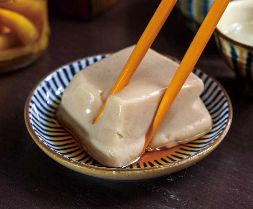 「落花生豆腐」是道下酒菜，也可以是餐後小品。（40元）（圖／焦正德攝）