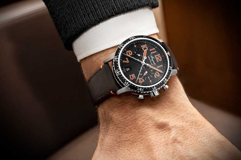 BREGUET「Type XXI 381」計時腕錶（橘色時標版），42mm，鈦金屬錶殼，584Q/A型具飛返功能自動上鏈機芯，限量250只╱479,000元。（圖╱BREGUET提供）