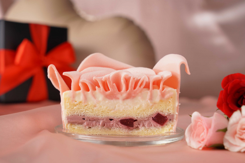 「玫瑰夕語」仿真玫瑰造型蛋糕即日起開放BAC官網預購及全台BAC門市限量販售。