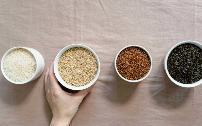 林巧薇醫師建議可以多食用糙米、燕麥、紫米、黑米來取代白米和精緻澱粉。（圖／品牌提供）