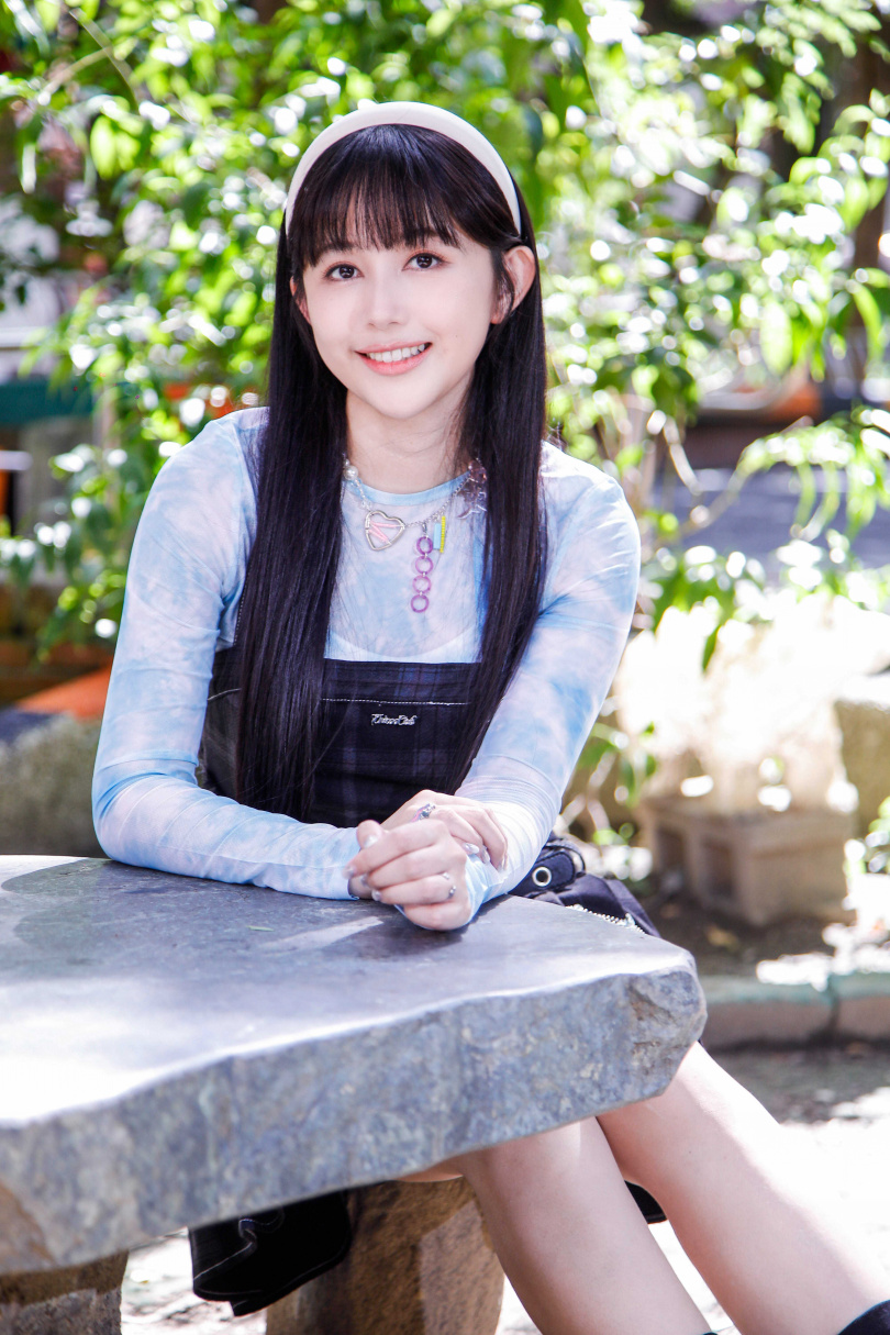 在餐廳駐唱3年，琳誼上傳到網路的唱歌影片被公司相中。（圖／趙文彬攝）