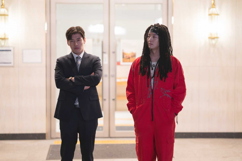 《放飛旅行團》被譽為不論學生、朋友、情侶或家庭,都能從中獲得樂趣與啟發的作品,圖左為姜河那,圖右為姜泳錫。(圖/采昌國際多媒體)