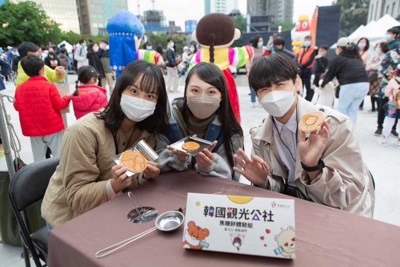 在現場也有熱門韓劇《魷魚遊戲》中的Kingdom Friends焦糖餅體驗活動