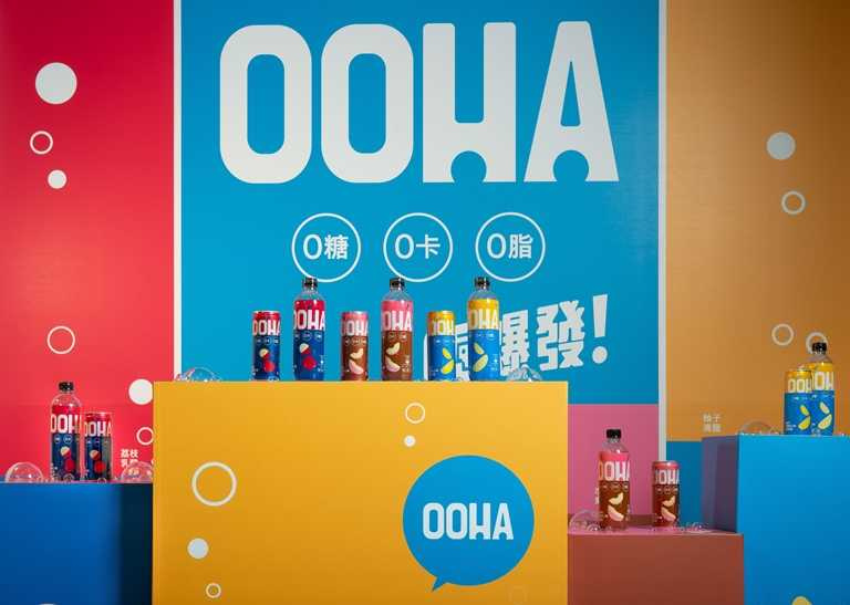 可口可樂推出全新無糖氣泡飲料品牌「OOHA」，三款口味標榜「0糖0卡0脂」。