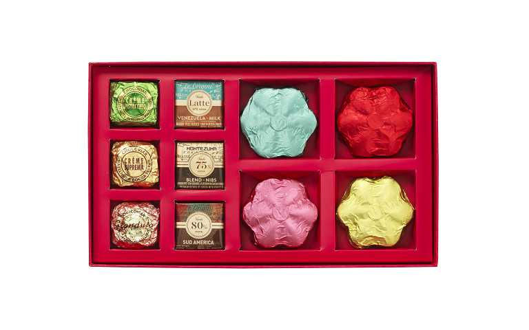 Venchi 賞月巧克力月餅長形禮盒(NT$ 1,980)。