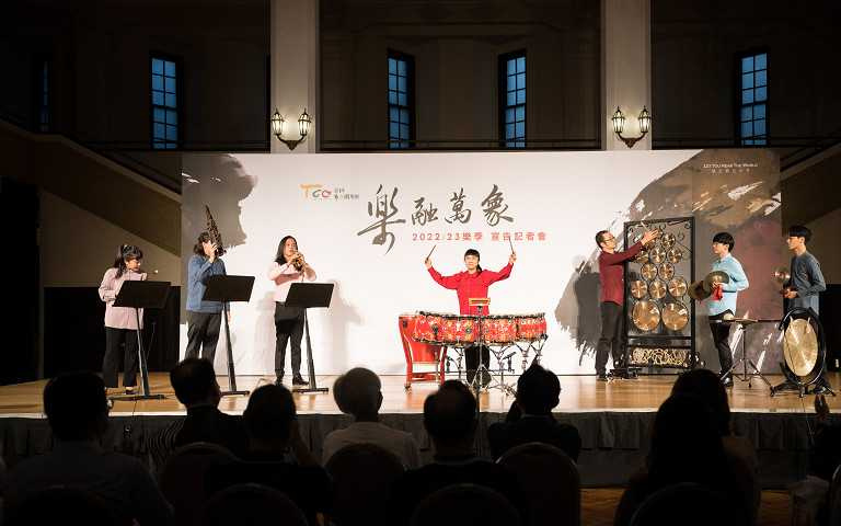 北市國擊樂首席謝從馨率吹打樂小組演出。