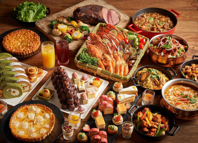 彩匯自助餐廳擁有各式異國美食，這次更推出各餐期的超值餐券。