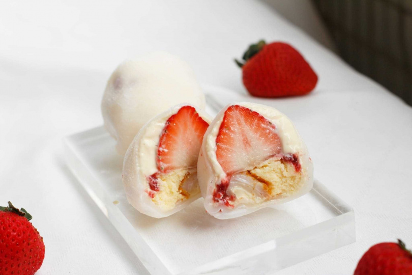 最受矚目的「草莓大福」果肉口感較一般草莓更細膩多汁，還未入口就有撲鼻而來的花香。