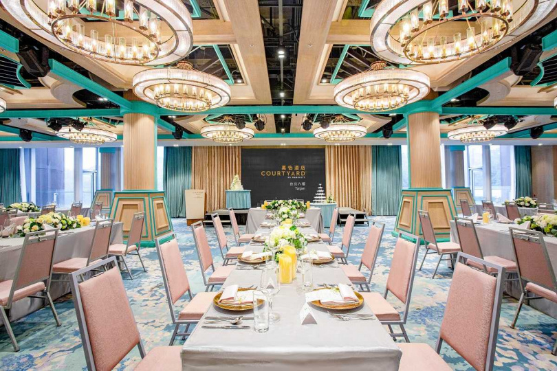 台北六福萬怡酒店於2024年打造全新西式風格的「森漾婚宴專案」。