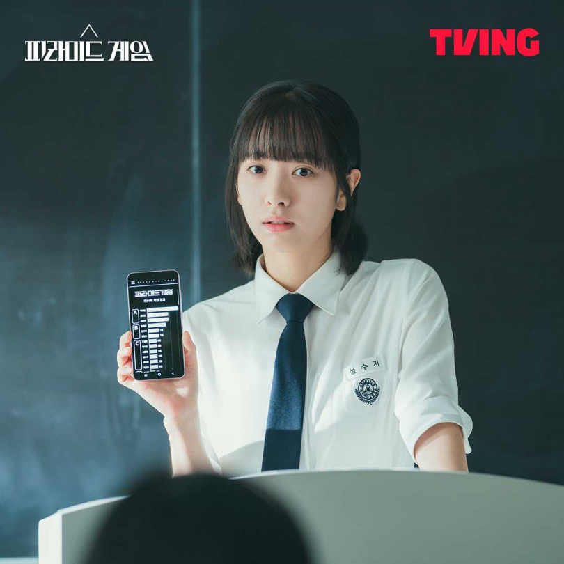劇中，白蓮女高的學生使用手機APP每月進行一次秘密投票，將同學分階級。（圖／翻攝自TVING IG）