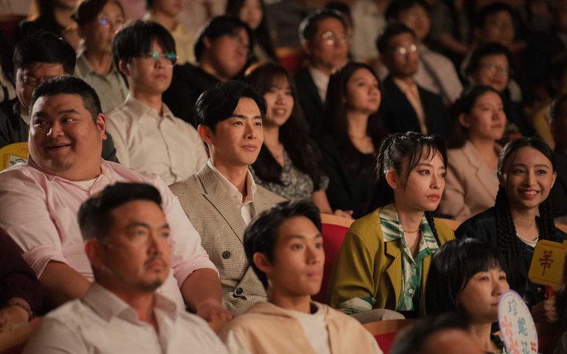 蕭子墨在《陽光女子合唱團》 飾演麥可律師。(圖/壹壹喜喜)