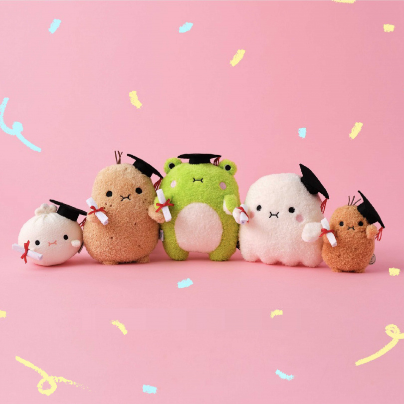 Noodoll Graduation Ricespud 畢業生馬鈴薯/2080元,Mini 13cm/1380元(圖/品牌提供)
