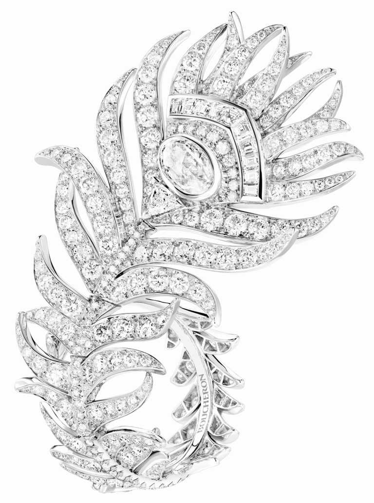 BOUCHERON高級珠寶系列「Plume De Paon」孔雀羽毛戒指，白金750材質，鑲嵌鑽石342顆╱價格店洽。（圖╱BOUCHERON提供）