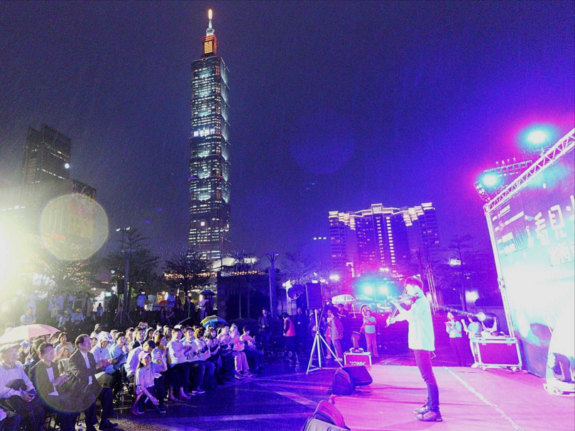 台北101大樓及信義商圈在4月2日晚上，將與全球3000個著名建築物串聯，點亮藍燈支持自閉症兒童