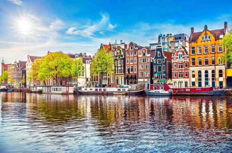 易飛網雙12優惠推出4人同遊歐洲折12,120元，圖為絕美阿姆斯特丹運河景色。（圖／易飛網提供）