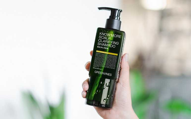 綠藤生機的頭皮淨化洗髮精是針對頭皮設計，可恰到好處地清潔秀髮與頭皮，揮別洗髮精過度添加、過度清潔的惡性循環。（圖／品牌提供）