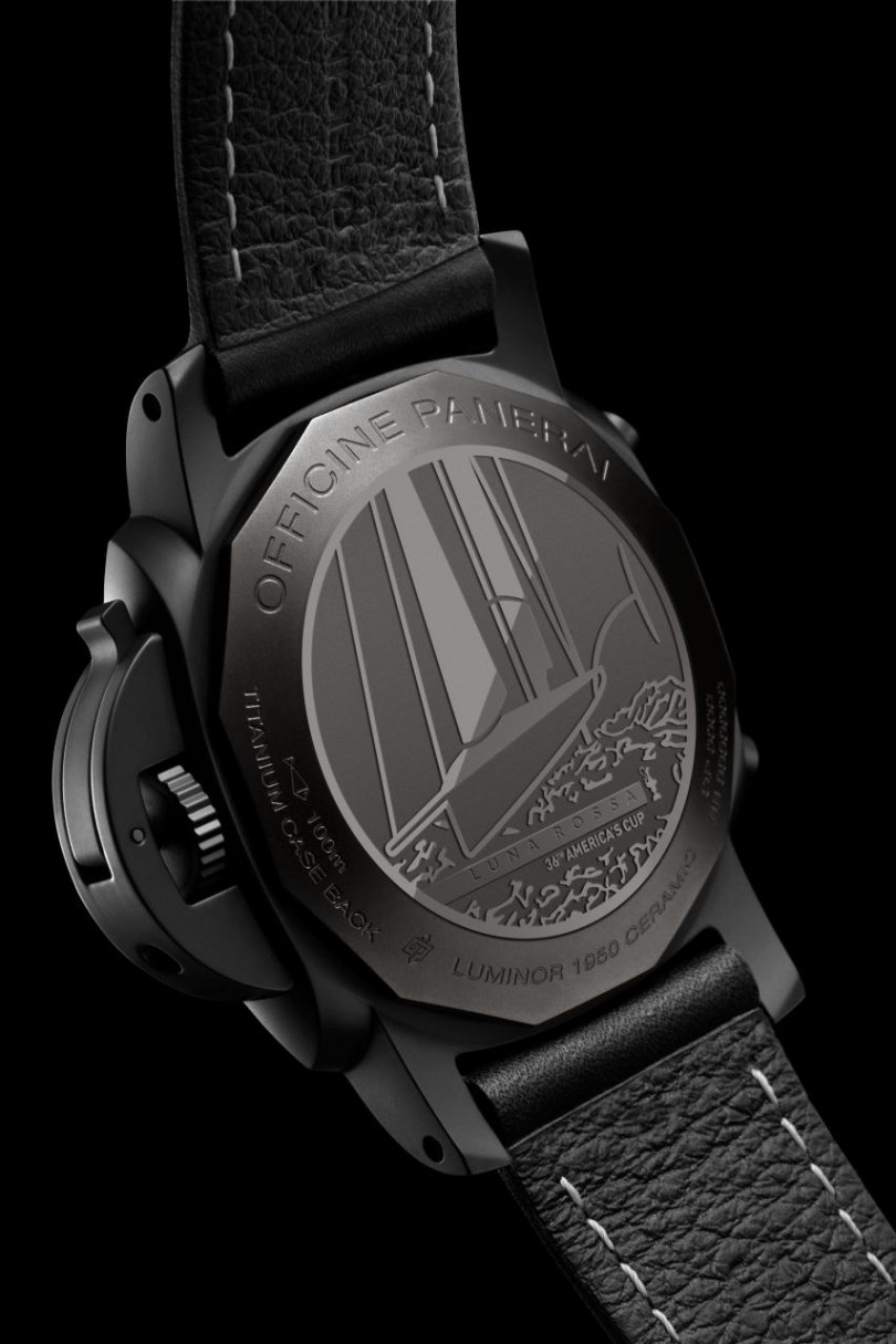 新款錶背上刻著第36屆美洲盃紀念字樣和Luna Rossa船隊最新賽船AC75的圖案。（圖／沛納海提供）