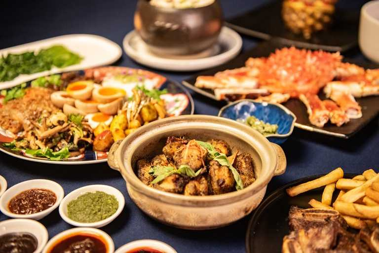 亦承風味醬聯名日料職人王祥富將6款醬料入菜，推出10菜1湯的「亦承和漢料理風味宴」。