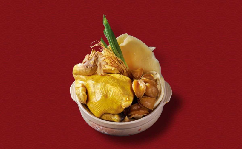 蓬萊邨首次推出頂級的「人參花膠魚翅極品鮑魚燉布袋雞湯」。（18,888元／盅，圖／台北福華大飯店提供）