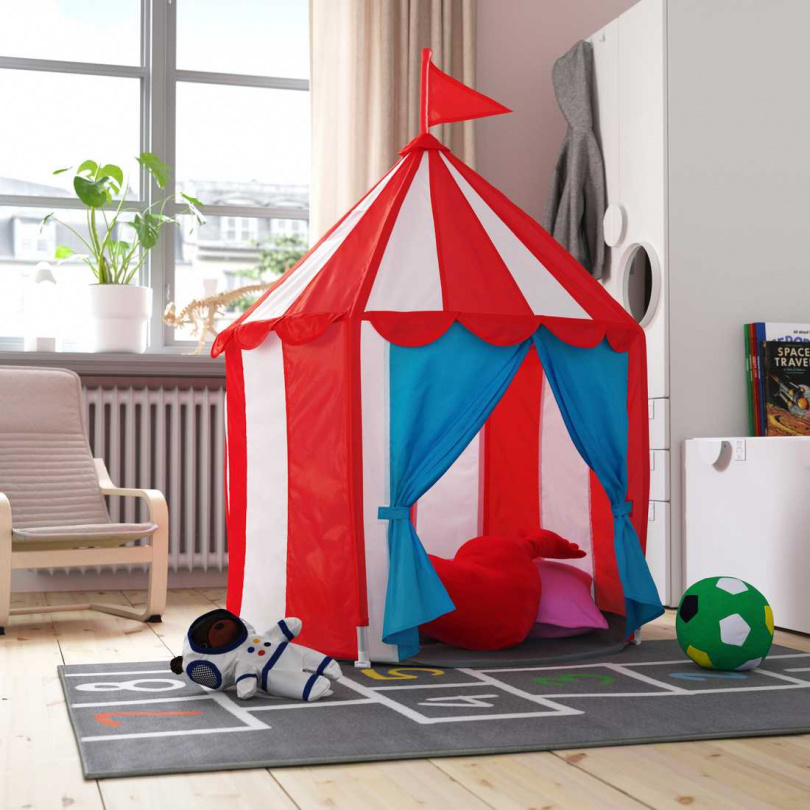 CIRKUSTÄLT兒童帳篷的馬戲團造型吸睛可愛，組裝方式簡單，能跟孩子一起組裝，享受搭帳篷的互動樂趣，幫孩子打造一個專屬的秘密基地以外，也能當作一個收納區域。