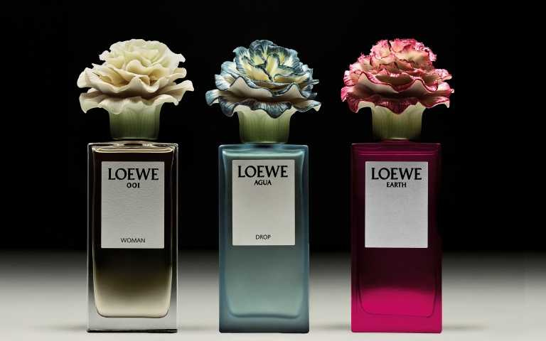 LOEWE x LLADRÓ雅緻限定合作香氛系列，包括：LOEWE 自然之水淡香精 x LLADRÓ 100ml/35,020元；LOEWE 001 女士淡香精 x LLADRÓ 100ml/35,020元；LOEWE 之水晶瑩露珠女士淡香精 x LLADRÓ 100ml/35,020元。 （圖／品牌提供）