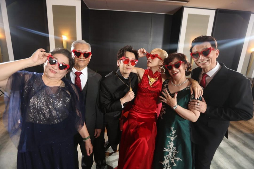 陳漢典和lulu的父母也超搞笑,難怪生出兩個搞笑的天使(圖/翻攝自treads)