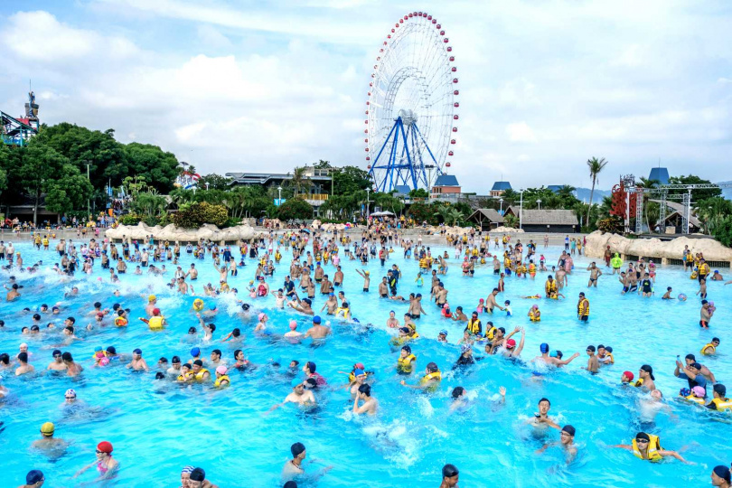 國旅點數免費玩雙樂園！馬拉灣有全台最大人工造浪池「大海嘯」。（圖片提供／麗寶）