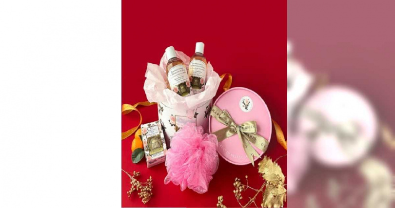 蕾莉歐玫瑰香氛禮盒／即日起至2/28特價1,380元  內含沐浴乳250ml*2+植物皂100g+沐浴球。（圖／品牌提供）