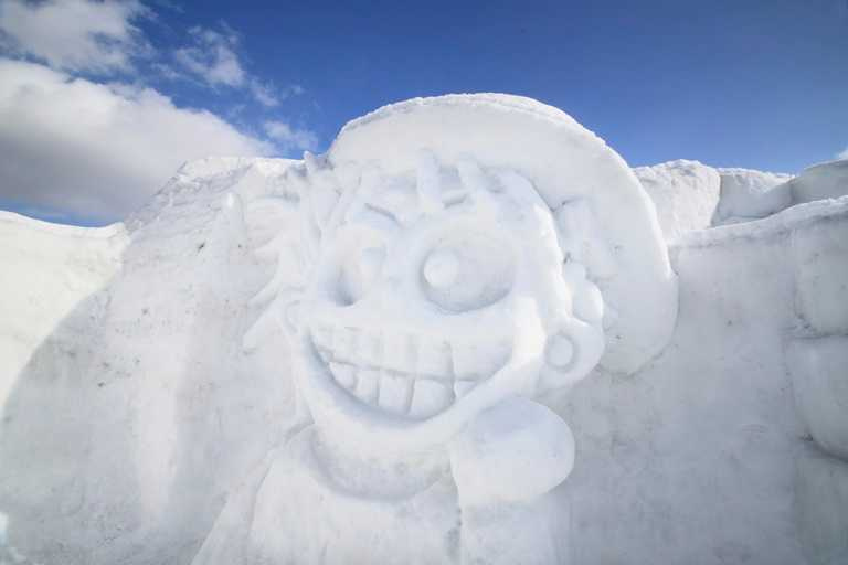 「自製雪雕暢玩札幌」活動有難度各異的雪雕製作與夜間點燈欣賞等共4種不同方案，其中最受矚目的就是製作高達2公尺的大型雪雕。  