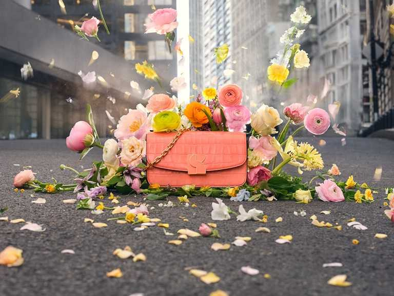 紐約的時尚品牌「kate spade new york」推出全新2024春季系列，捕捉曼哈頓春日初現的樂觀與活力。