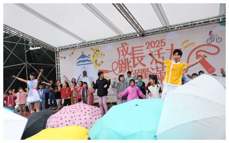 YOYO家族的雲朵姐姐與羚羊哥哥帶來活力四射的帶動跳演出(圖/GCMA提供。)