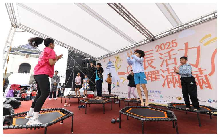 藝騎來跳跳設置跳跳床,讓大家盡情跳躍,鍛鍊腿部及核心肌群(圖/GCMA提供。)