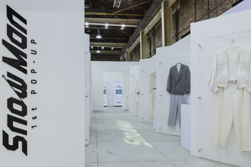 快閃店不只展示Snow Man的衣服,還能測試跟哪位成員最合拍。(圖/大鴻藝術 BIG ART提供)