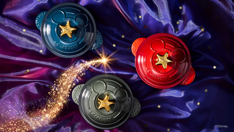 Le Creuset【Fantasia 魔法師米奇系列】窈窕琺瑯鑄鐵鍋，鍋蓋上融入米奇的造型浮雕，搭配鍋蓋中央點綴星形蓋頭，象徵閃耀的魔法星光，為廚房時光增添夢幻氛圍。（圖片提供／LE CREUSET）