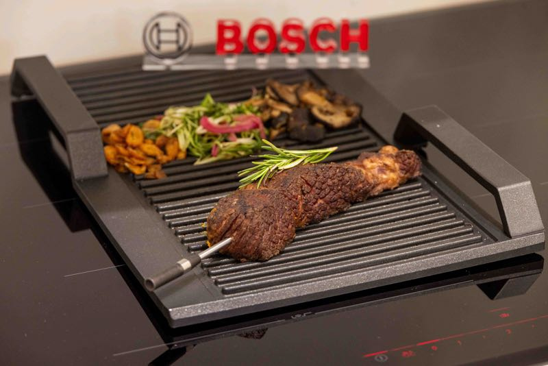 Bosch 8系列Flex IH感應爐搭載Flex Zone彈性烹調區與無線食物探針，進一步提升料理精準度與多工效率。（圖／品牌提供）