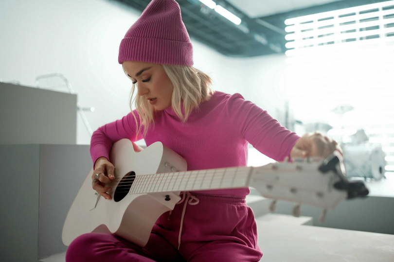 Gap邀請國際巨星Katy Perry拍攝形象短片，翻唱傳奇樂團披頭四的《All You Need is Love》