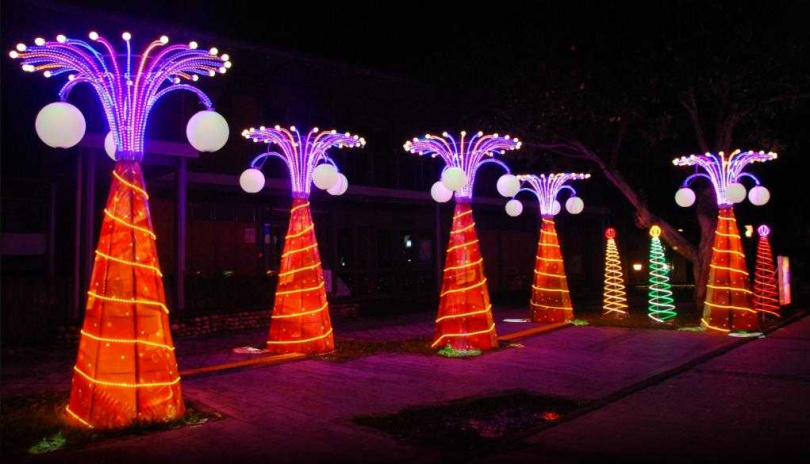 「萬象之都」互動燈組投射出桃園的城市願景，別具創意。