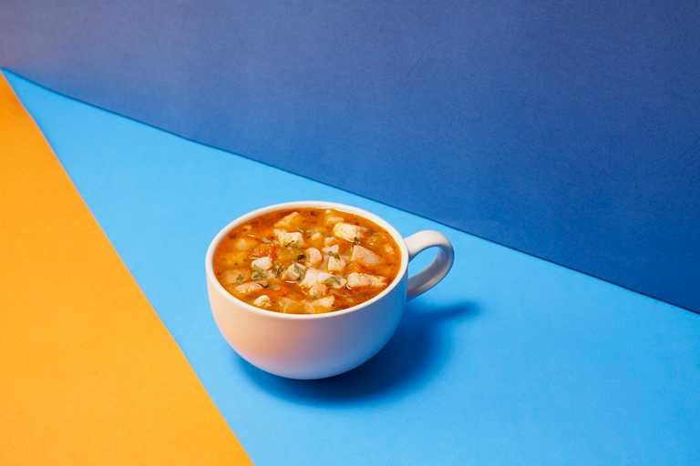 馬賽魚湯以多種新鮮食材熬煮，無添加人工調味，讓台灣豐富的在地水產，溫暖這個冬天。
