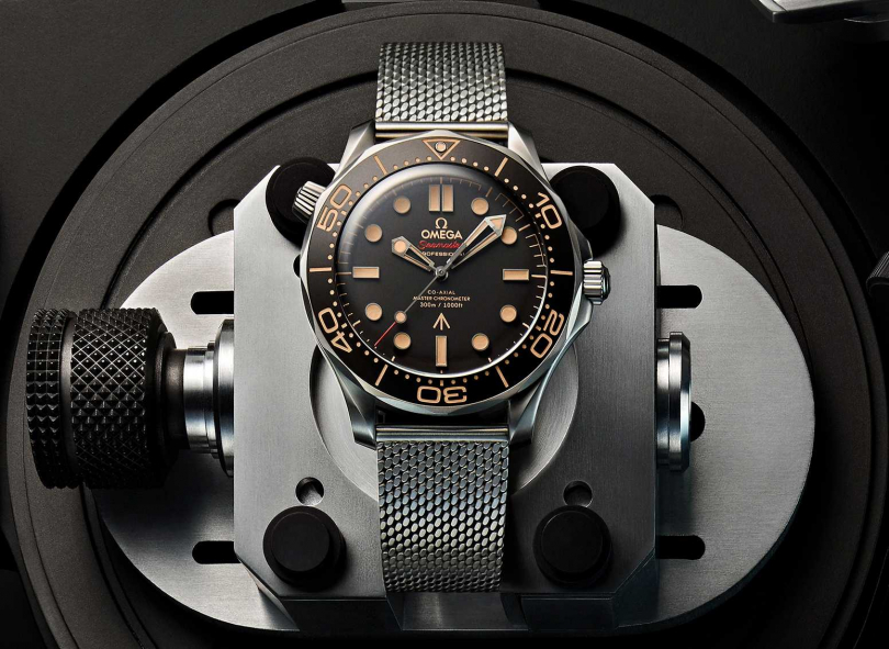 omega「Seamaster海馬潛水300米」系列007版腕錶╱定價：300,300元（圖片提供╱omega）