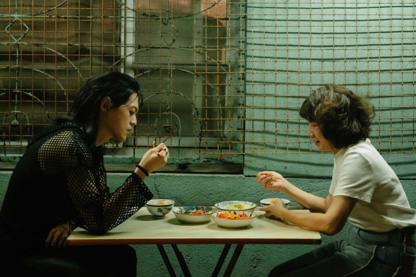 林頤原新歌MV特別邀請他的媽媽親自入鏡，為作品增添真實且動人的情感。（圖／華納音樂提供）