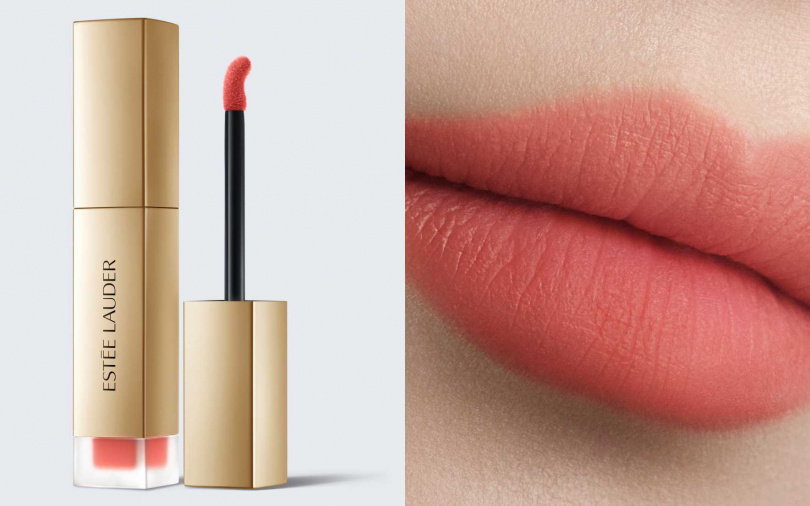 #599奶杏序曲是氣質滿分的奶茶杏色，上唇後自帶溫柔知性濾鏡，是誰擦誰都美的百搭色選。（圖／品牌提供）