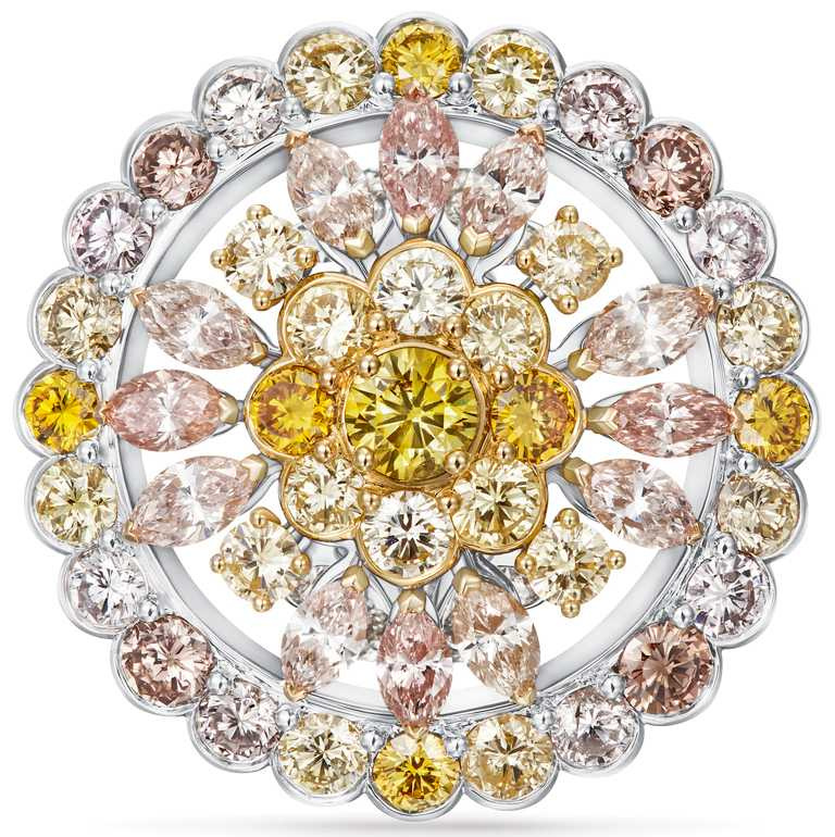 DE BEERS「Reflections of Nature」系列高級珠寶，Landers Radiance黃鑽圓牌戒指。（圖╱DE BEERS提供）