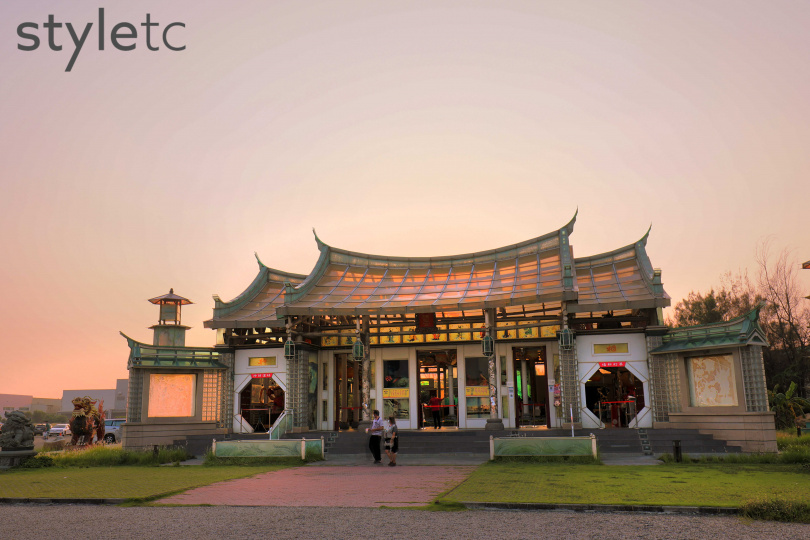 台灣護聖宮呈現了玻璃產業技術與工藝之美。（圖／于魯光攝）
